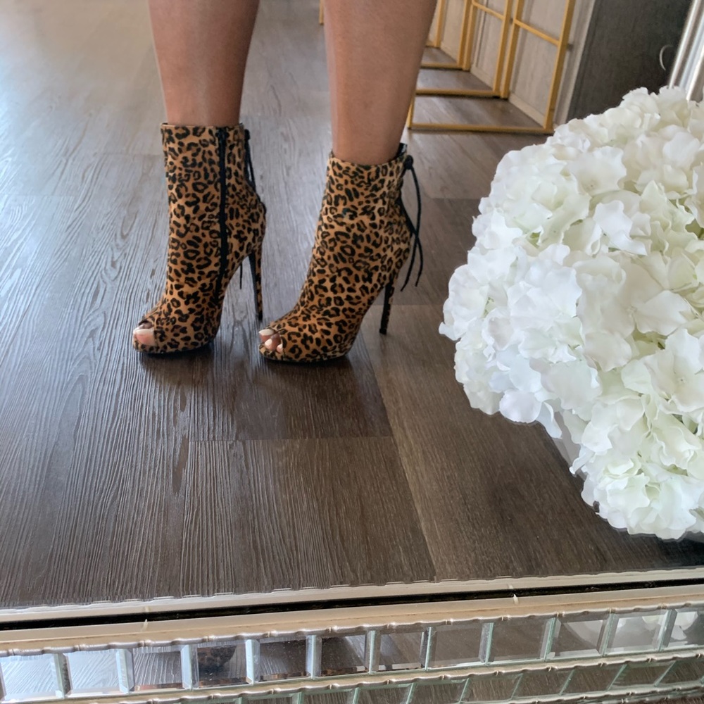 Leopard Peep Toe Heels!